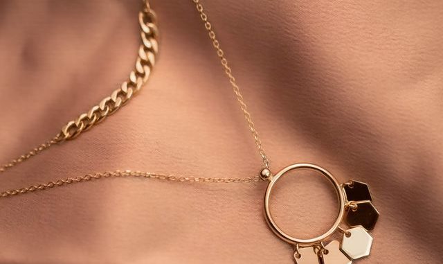 Médaille collier personnalisé pour un bijou unique